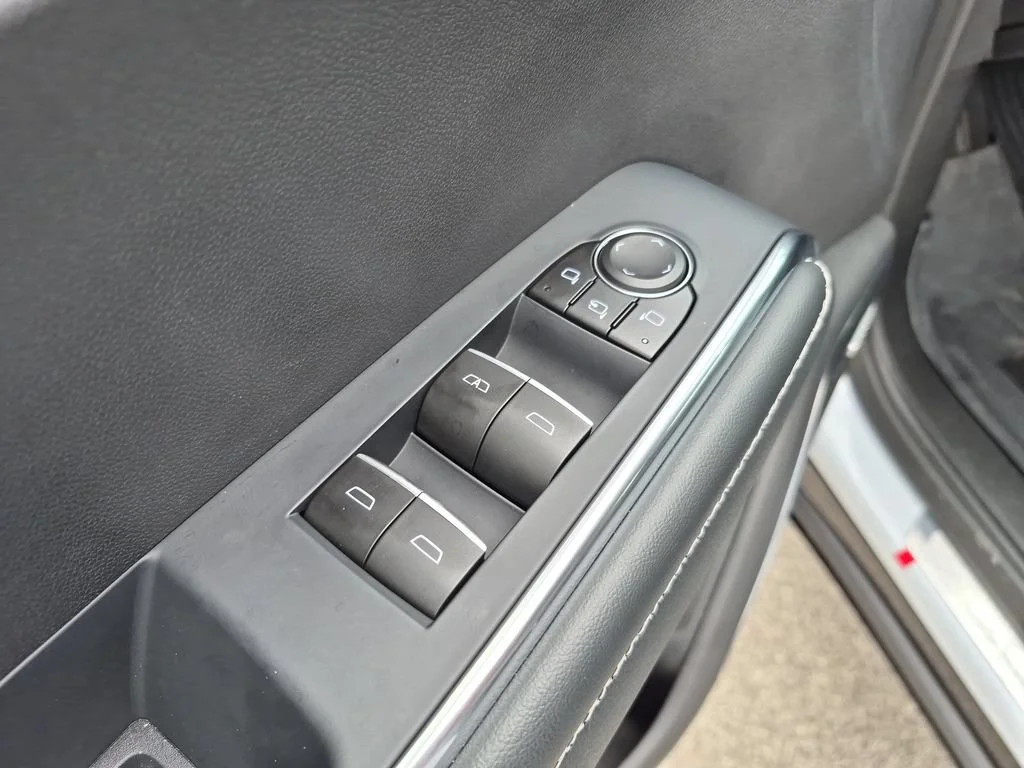 2026 GMC Acadia Denali - Photo 18