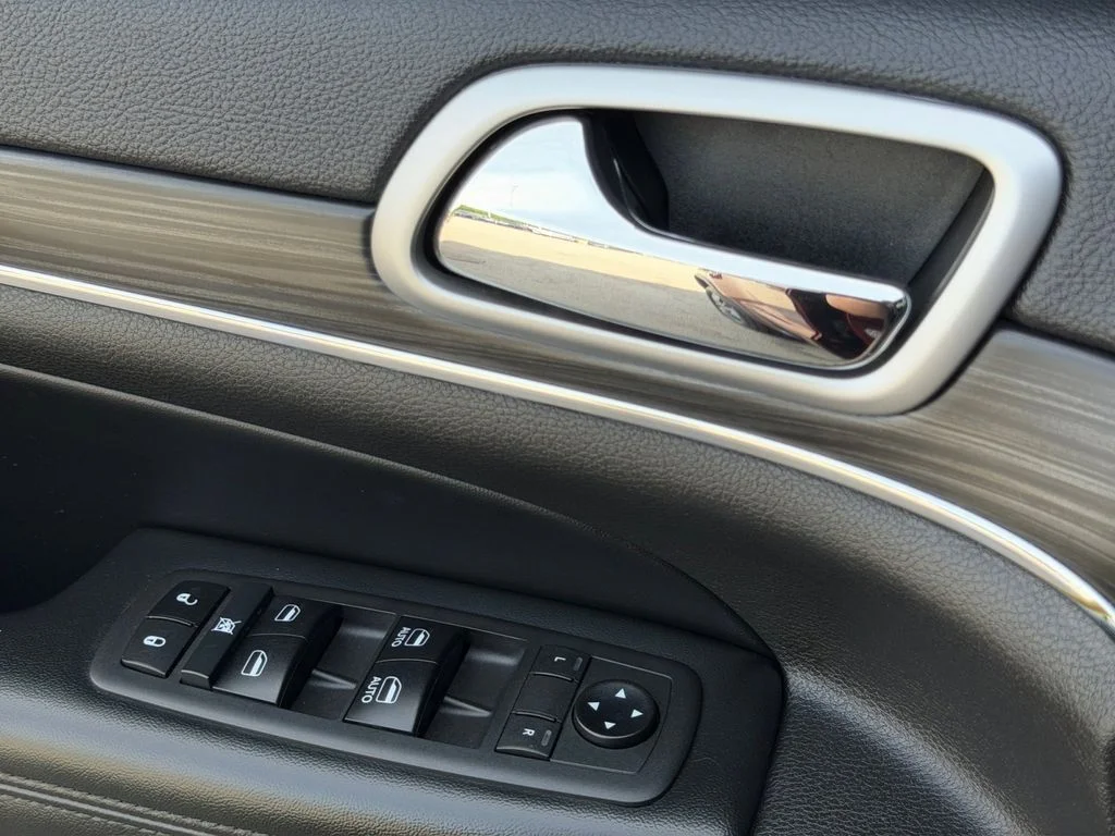 Used 2019 Red Jeep Limited image 30