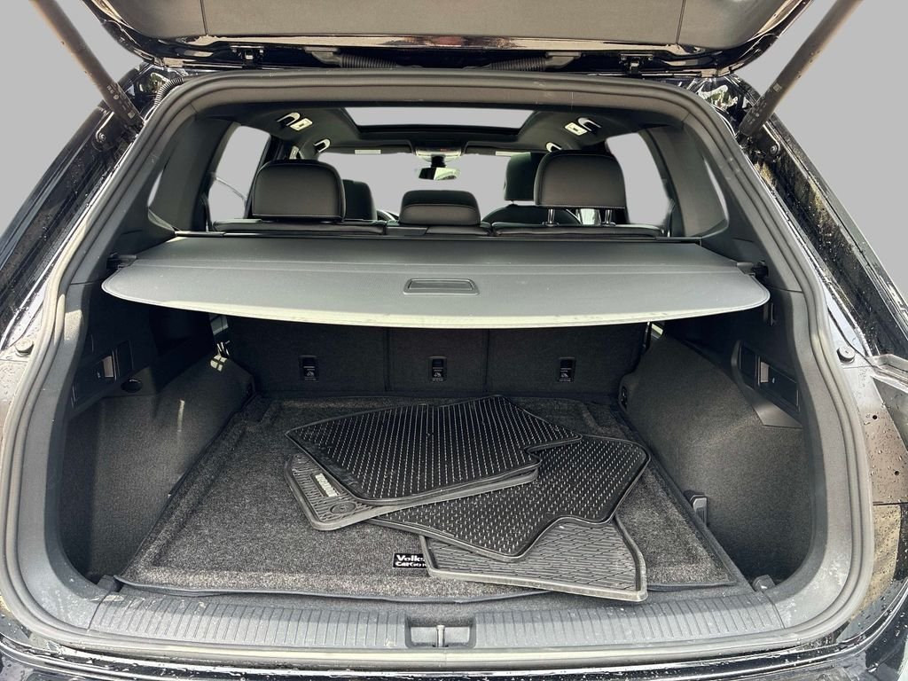 Used 2024  Volkswagen 2.0T SEL R-Line image 13
