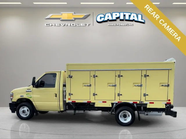 Used 2022 Yellow Ford Base image 5