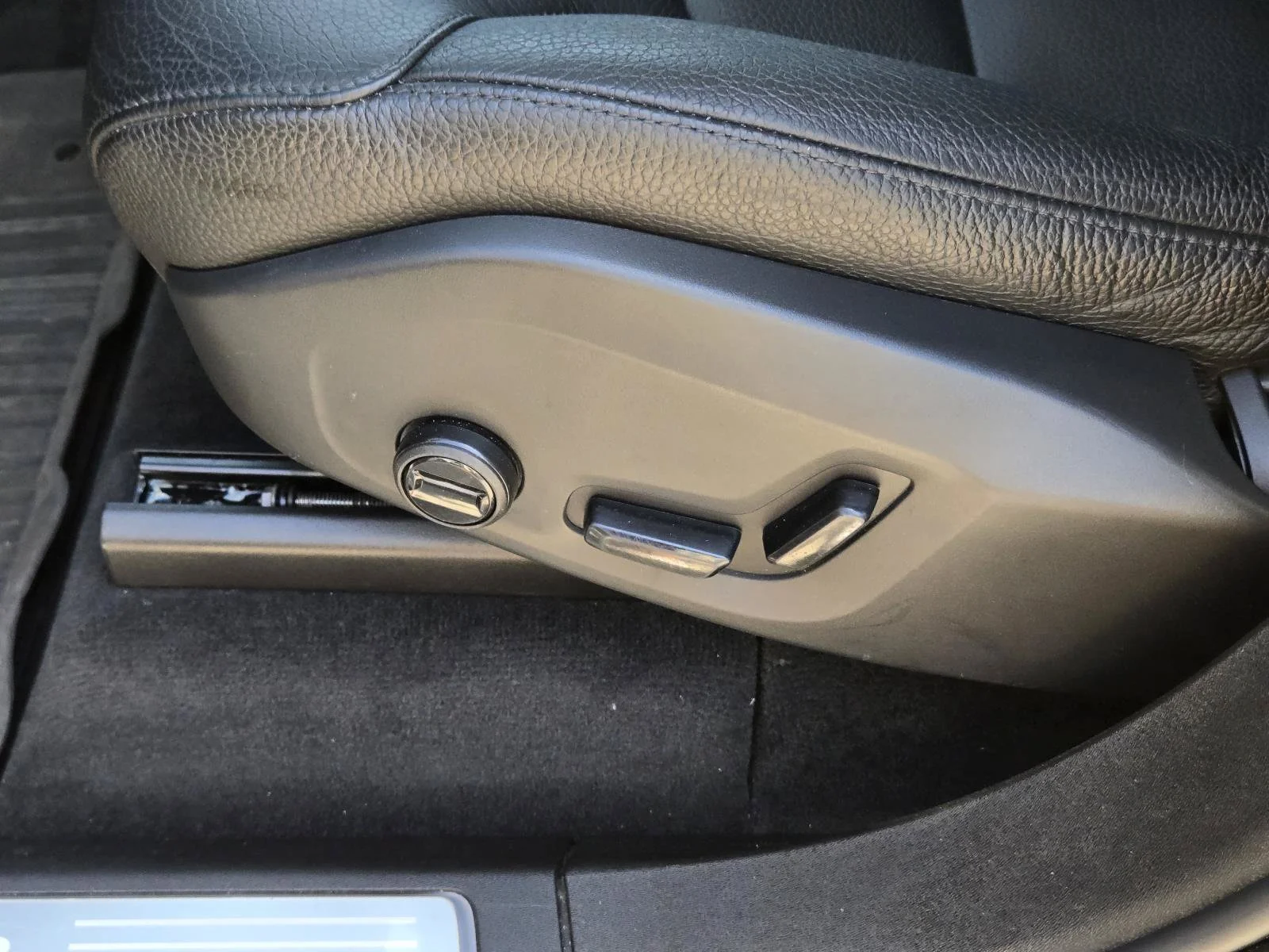 Used 2023 Platinum Gray Metallic Volvo Plus image 28