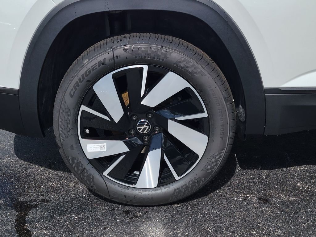 New 2026 White/off-white Volkswagen SE w/Technology image 5