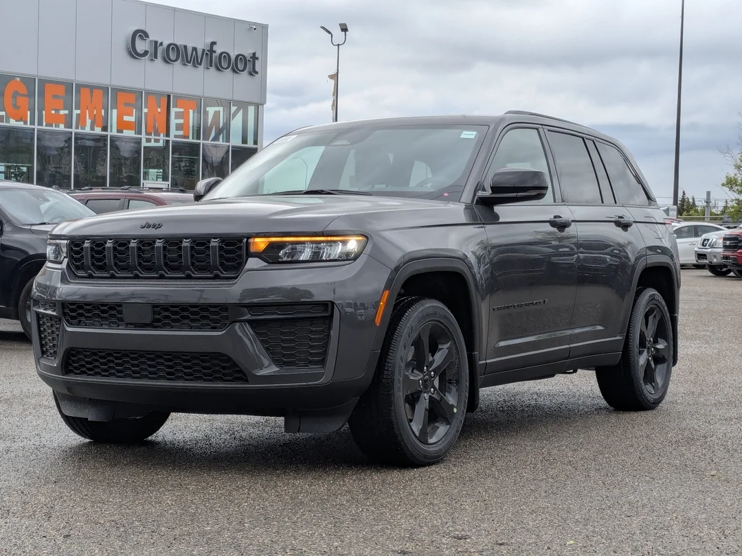 New 2026 Grey Jeep Altitude - - 4x4 - 20 Gloss Black Wheels - Power Sunroof - Trailer Tow Pkg & More! image 4