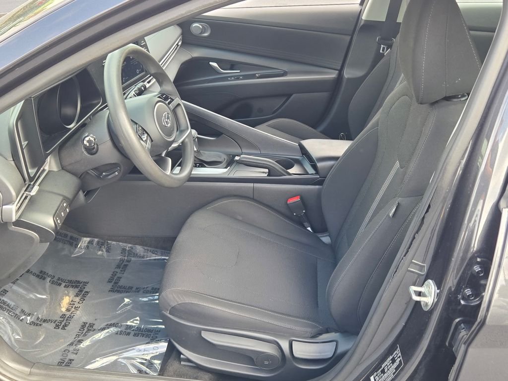 Used 2023 Gray Hyundai SE image 27