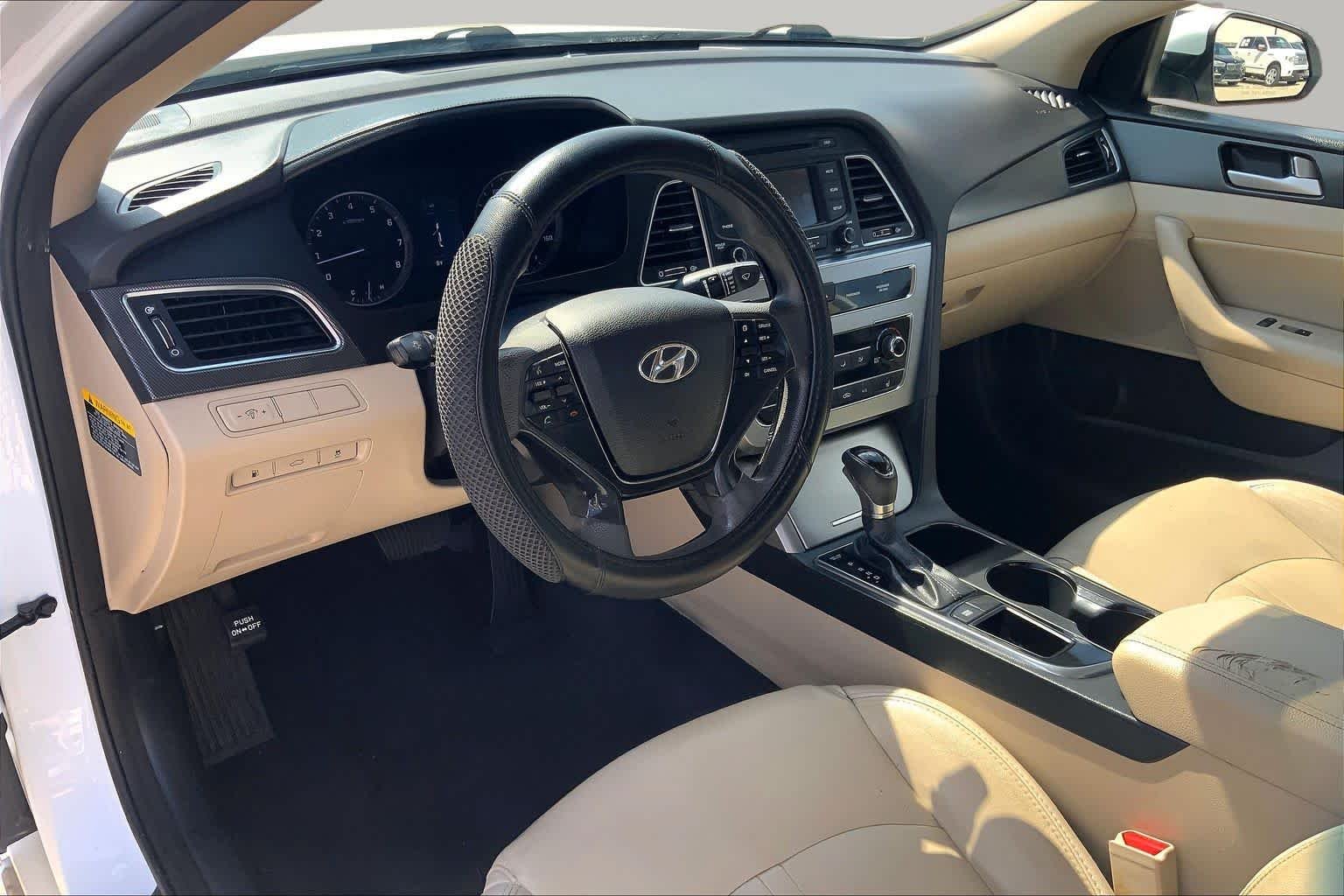 Used 2015 Quartz White Pearl Hyundai 2.4L Sport image 18