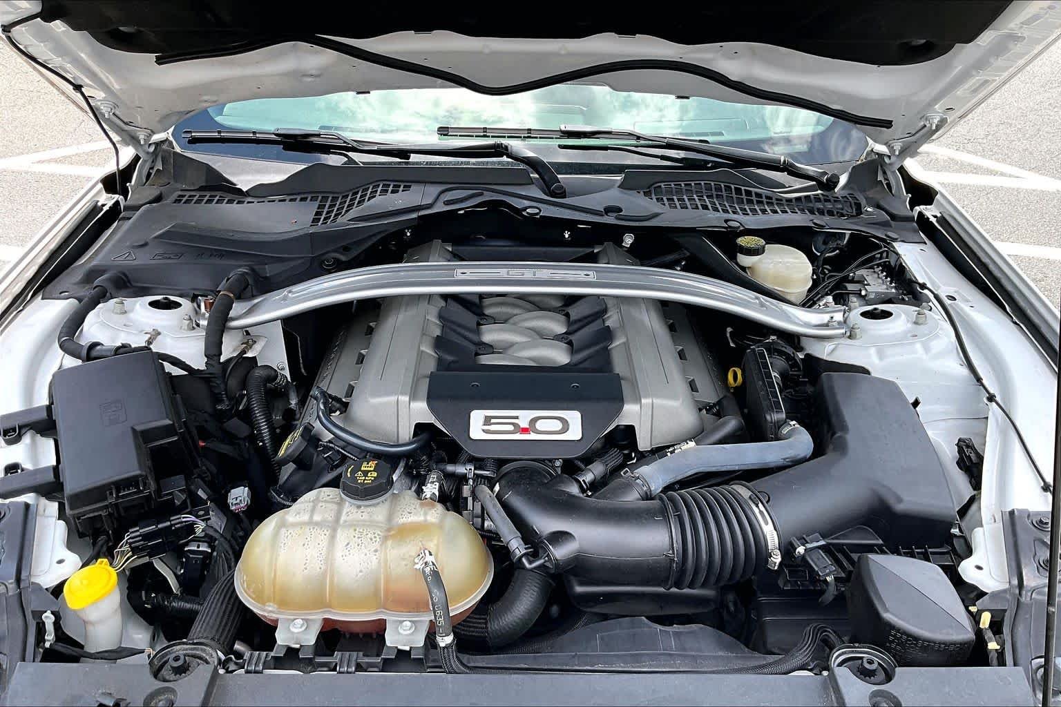 Used 2015 Oxford White Ford GT Premium image 29