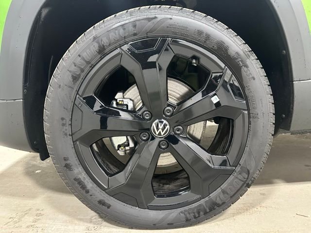 New 2026 Green Volkswagen 1.5T SE Black image 21