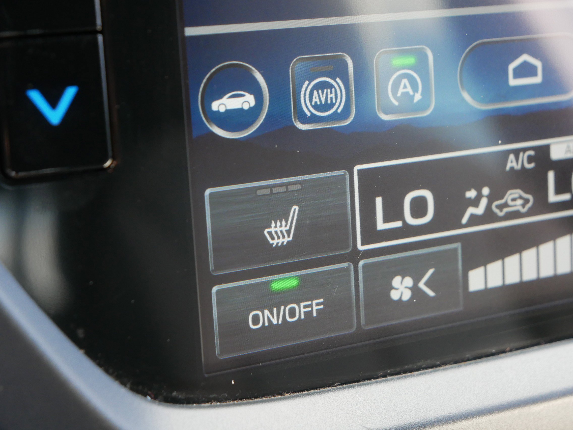 Used 2025 Magnetite Gray Metallic Subaru Premium image 28
