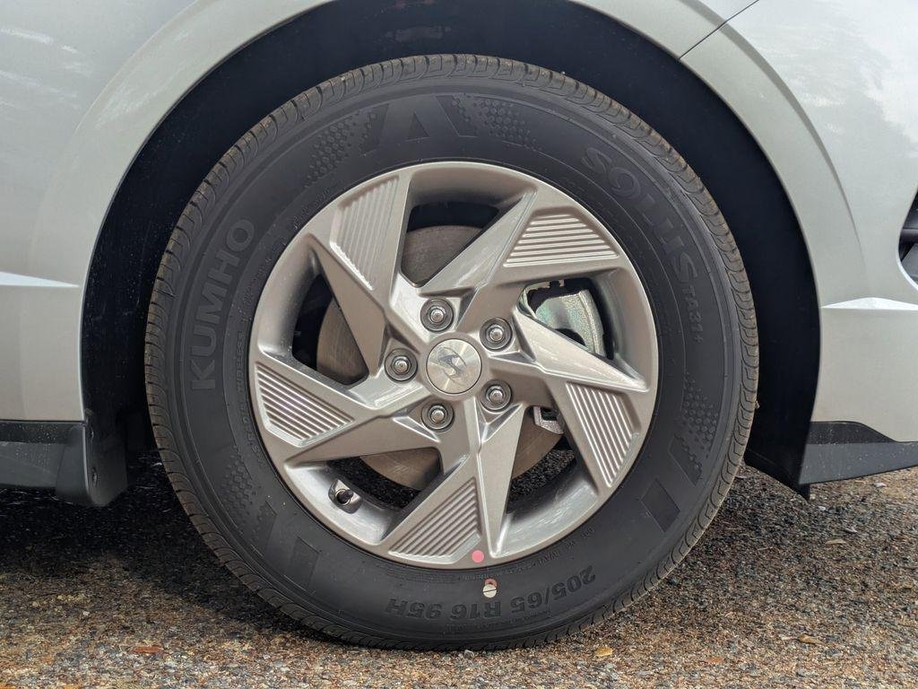 New 2026 Silver Hyundai SE image 10
