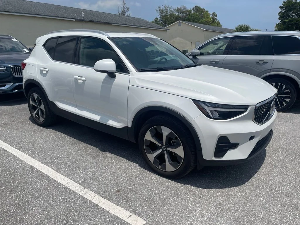 2025 Volvo XC40 B5 Core Bright AWD's photo