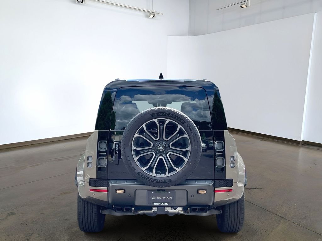 Certified Used 2025 Gondwana Stone Metallic Land Rover OCTA image 5