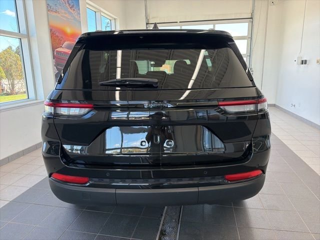 Used 2025 Black Jeep Altitude image 4