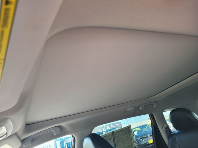 Used 2020 Orange Nissan SL image 21