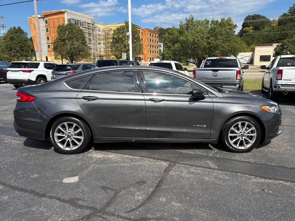 Used 2017  Ford Hybrid SE image 9