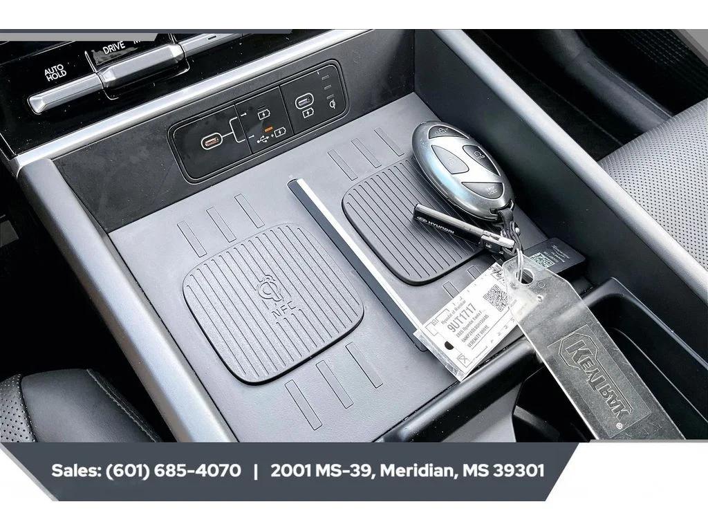 Used 2025 SERENITY WHITE Hyundai SEL image 24