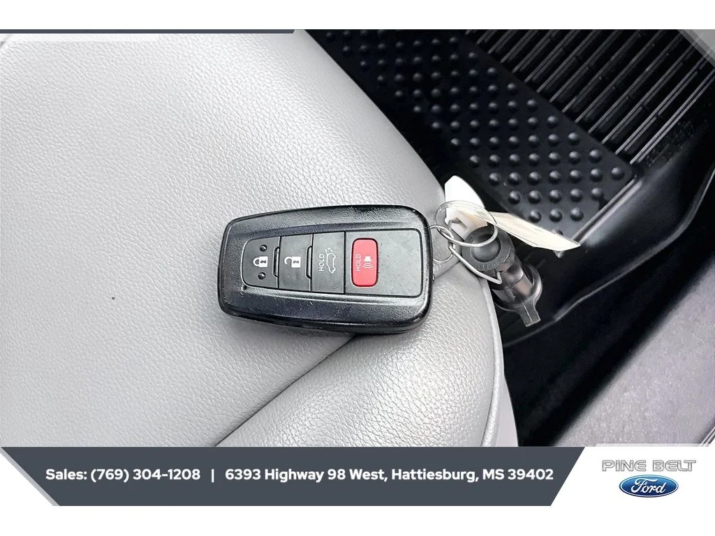 Used 2023 Wind Chill Pearl Toyota XLE image 10