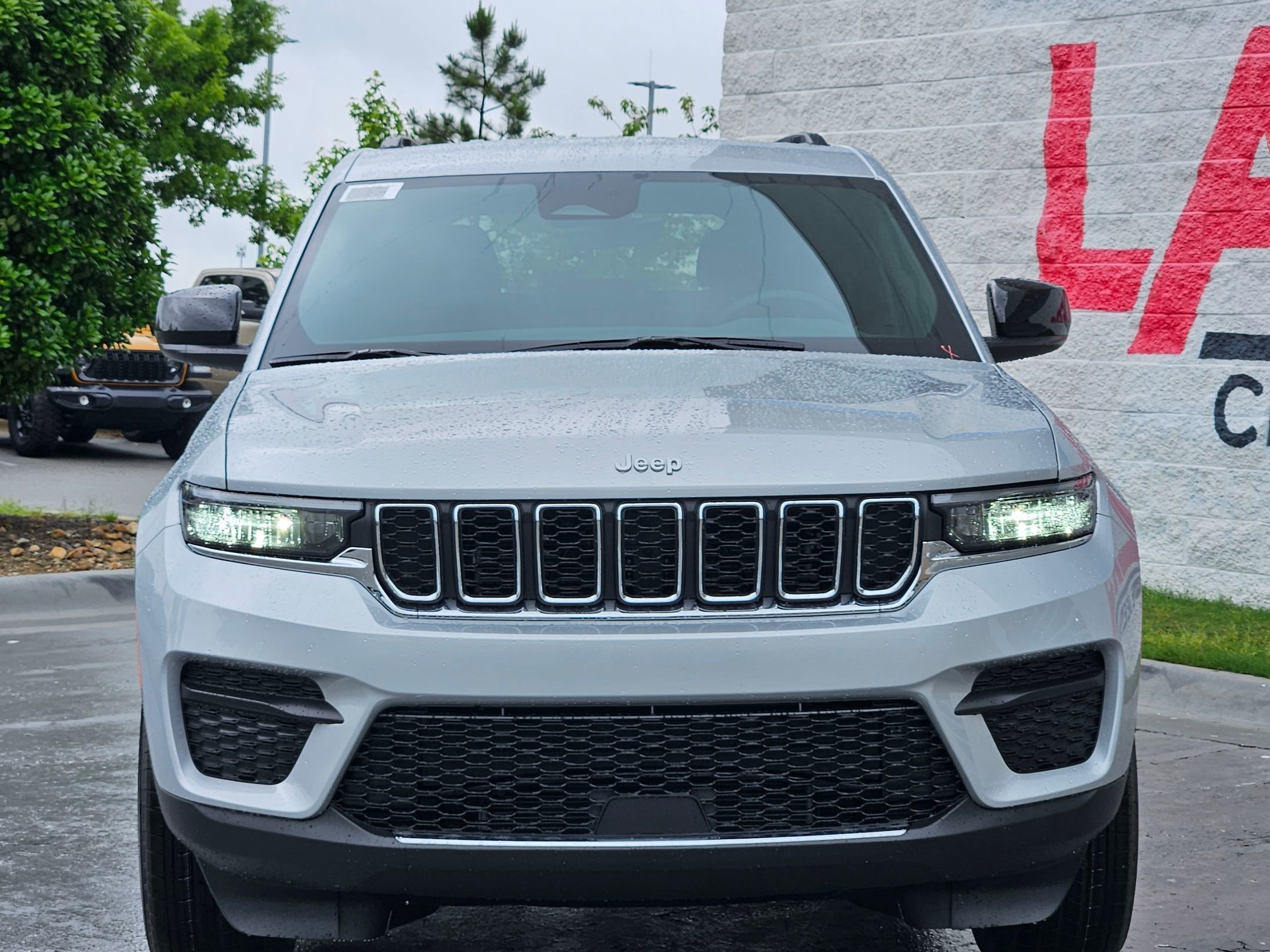 New 2026 Silver Zynith Exterior Paint Jeep Laredo image 2