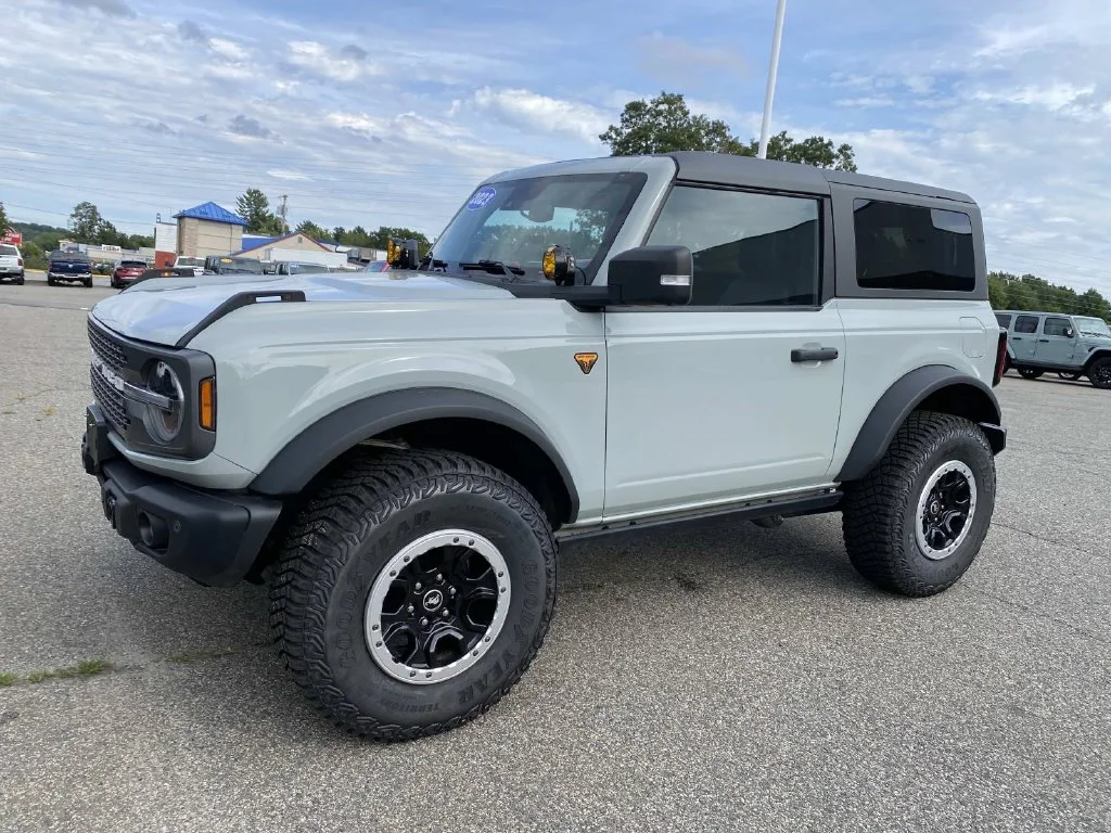 Used 2023 Gray Ford Badlands image 8