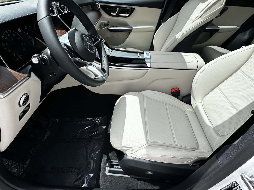 New 2026 Polar White Mercedes-Benz GLC 300 image 47