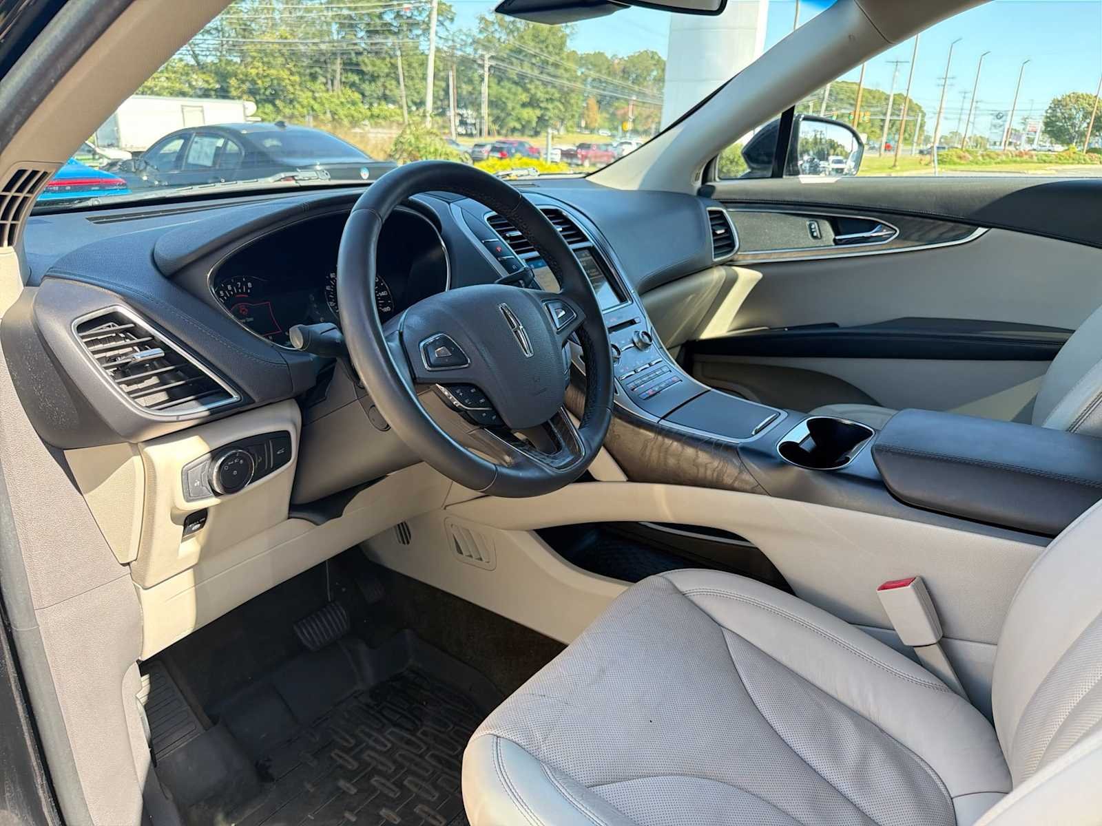 Used 2018 Black Velvet Lincoln Reserve image 10