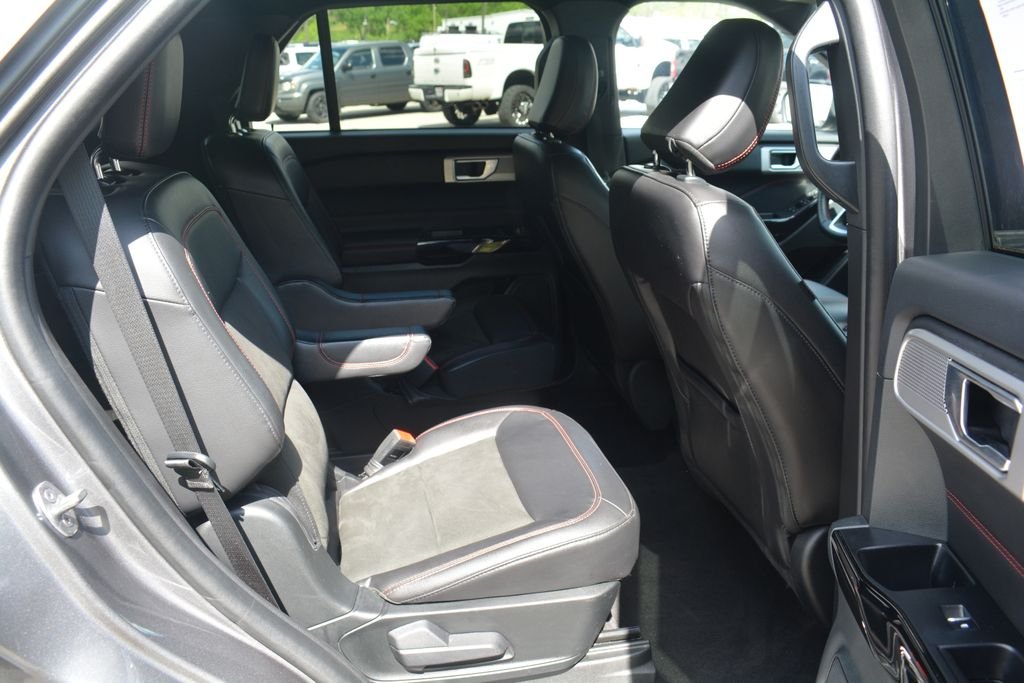 Used 2023 Gray Ford ST-Line image 21