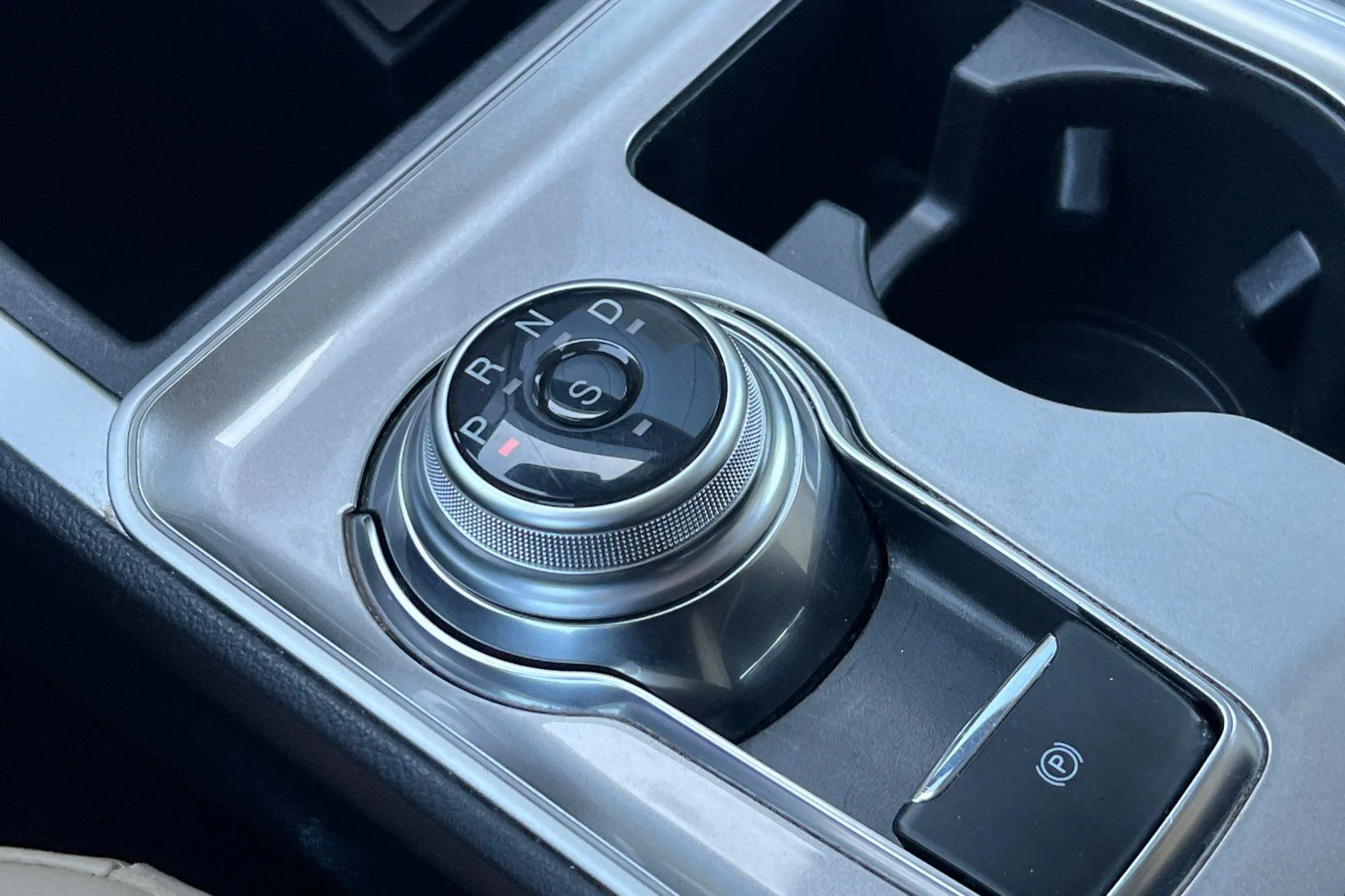 Used 2024 Silver Ford SEL image 19