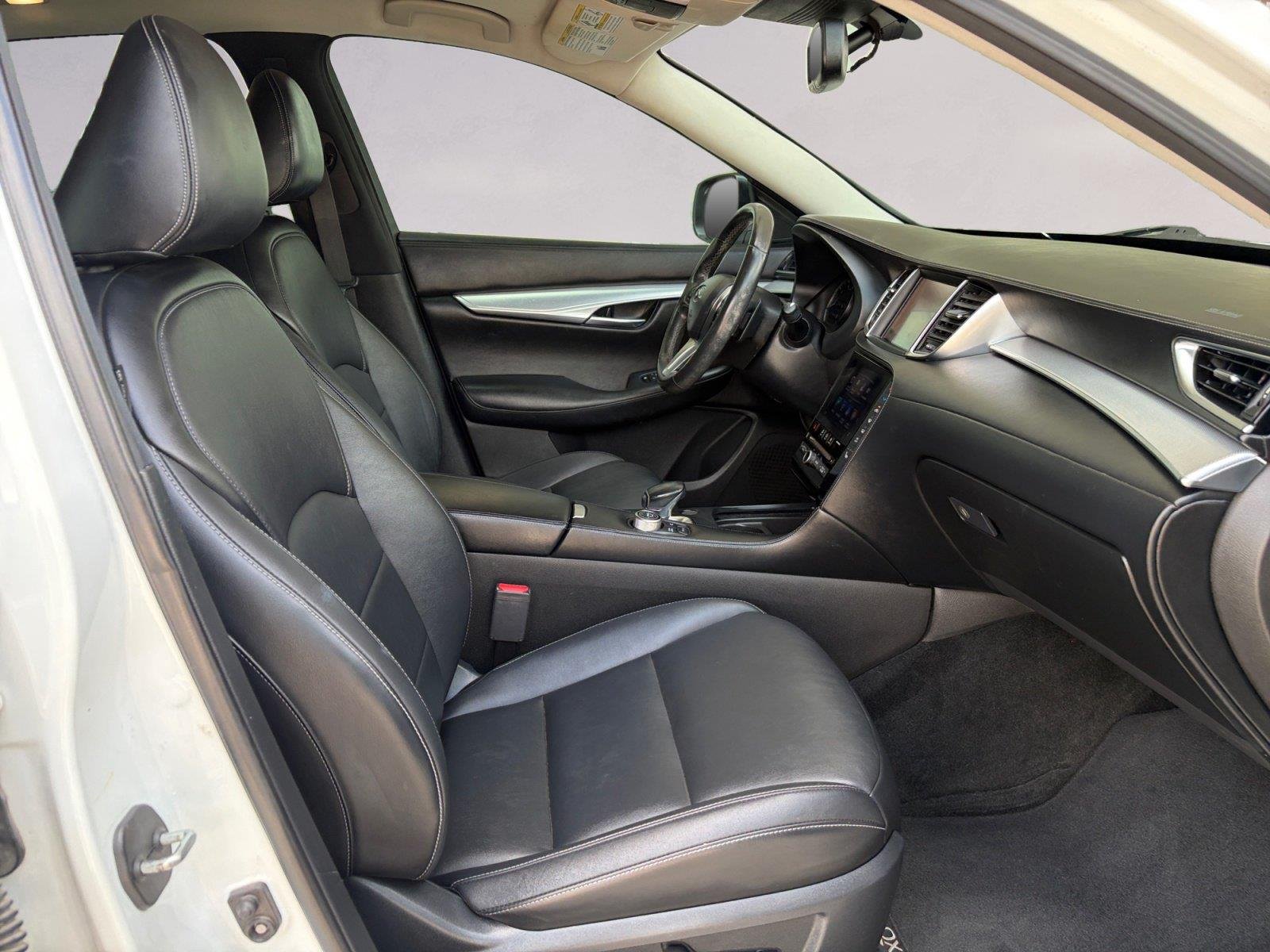 Used 2019 Lunar White INFINITI LUXE image 15