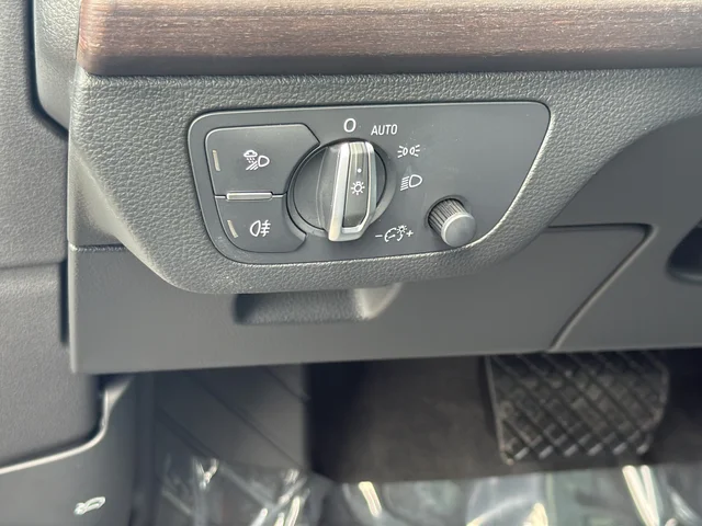 Used 2021 White Audi 45 Premium Plus image 28