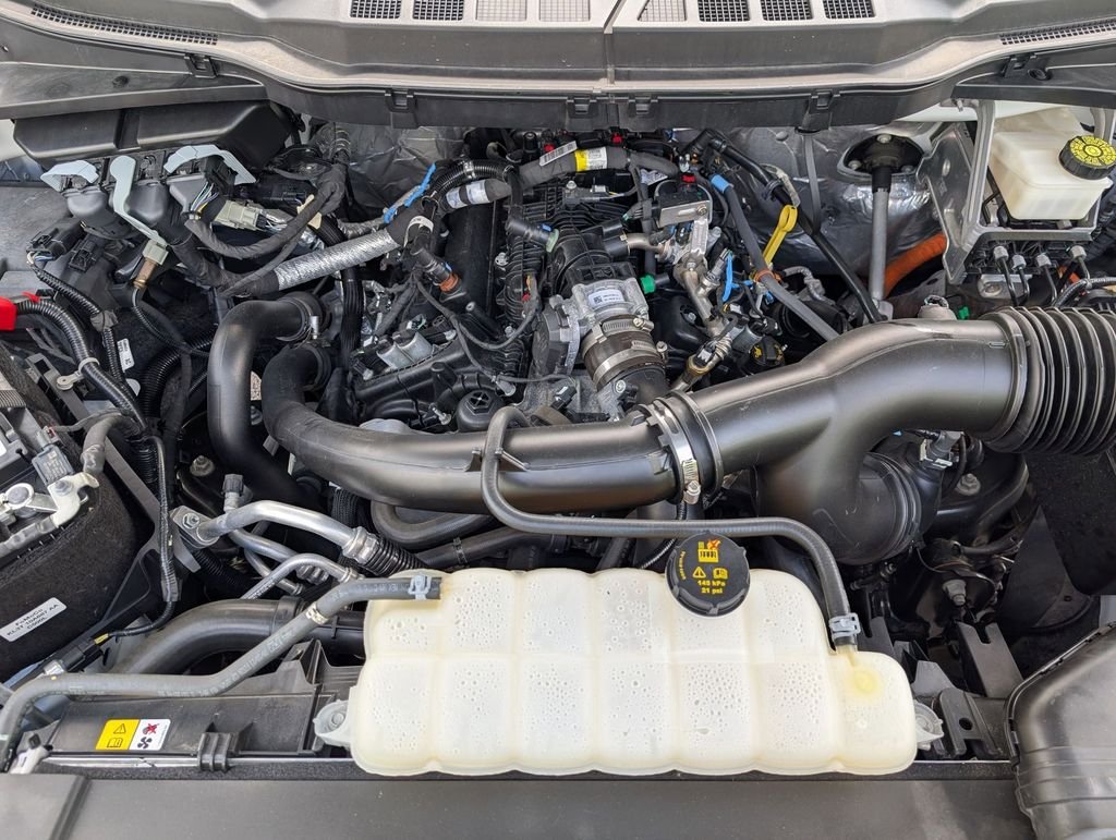 Used 2023  Ford Lariat image 25