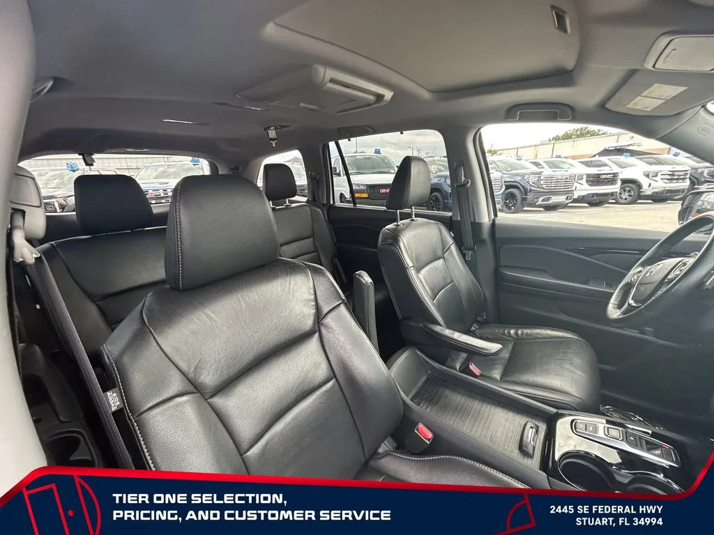 Used 2017  Honda Touring image 45