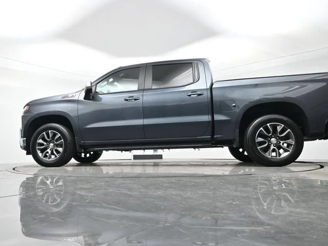 Used 2019 SHADOW GRAY METALLIC Chevrolet LT image 24