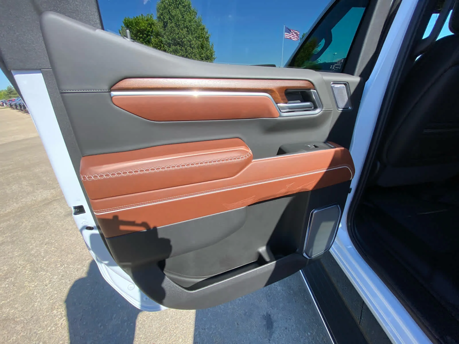 New 2026 Glacier White Tricoat GMC Denali Ultimate image 23