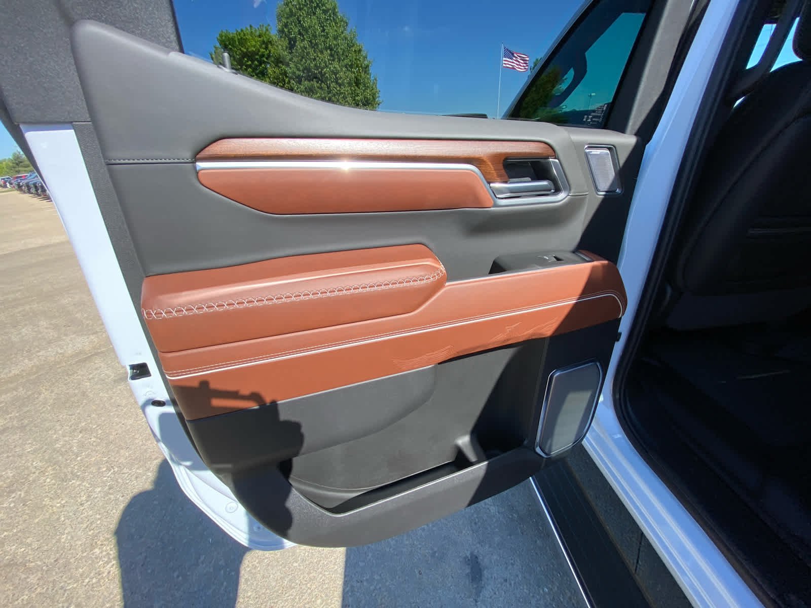 New 2026 Glacier White Tricoat GMC Denali Ultimate image 23