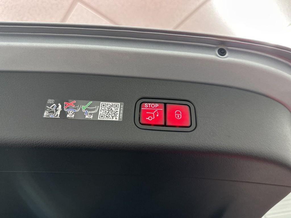 Used 2026 Silver Mercedes-Benz GLC 300 image 25