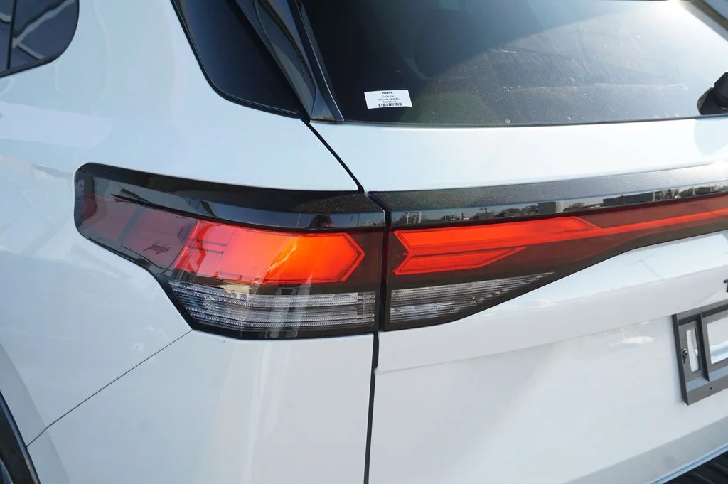 New 2026 White/off-white Volkswagen 2.0T SE R-Line Black image 31