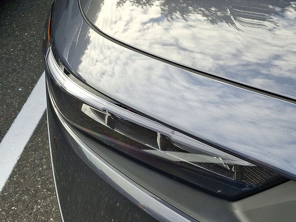 Used 2025 Meteorite Gray Metallic Honda SE image 4