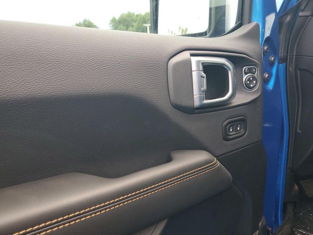 New 2026 Hydro Blue Pearl-Coat Exterior Paint Jeep Sahara image 20