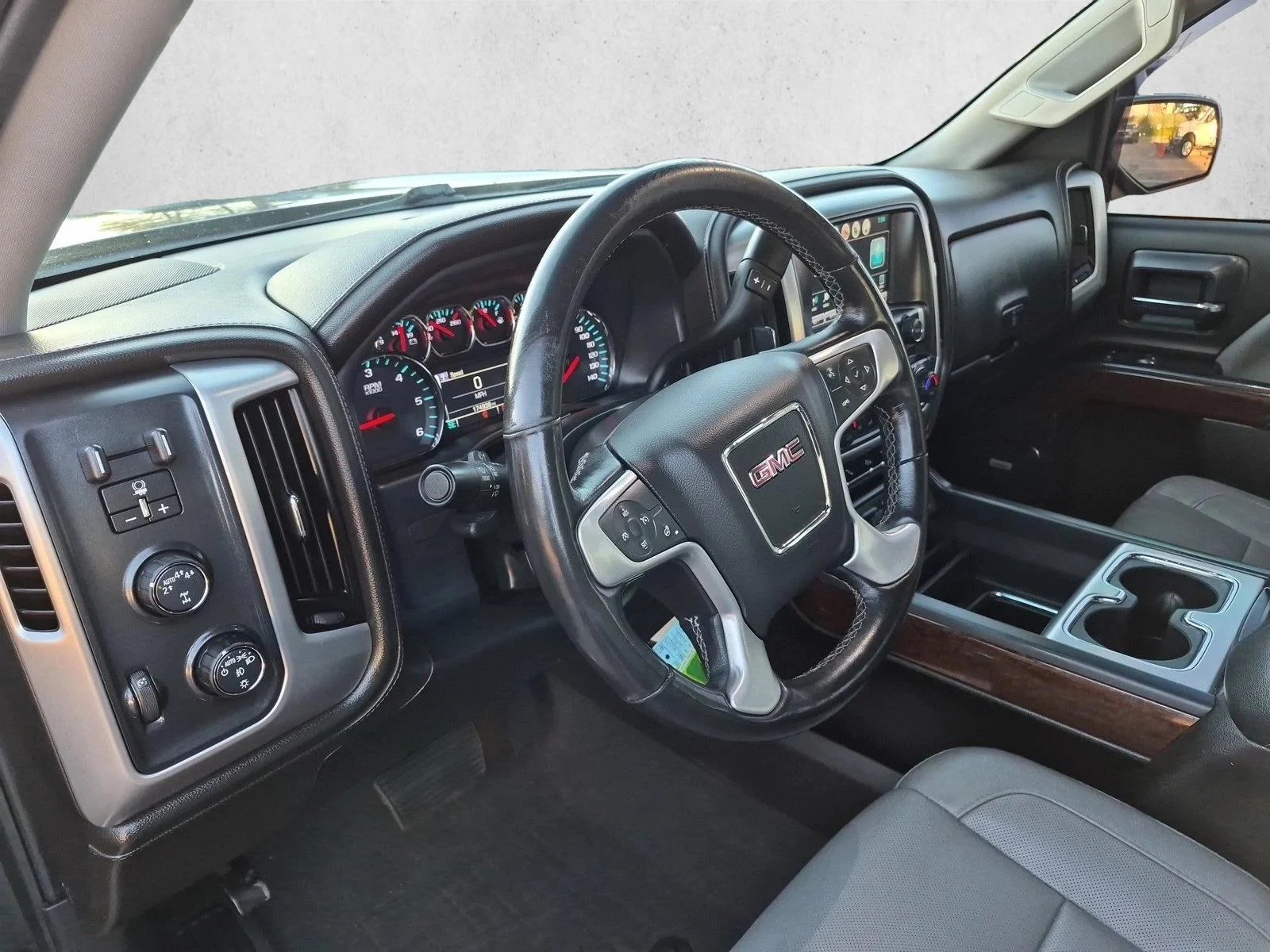Used 2018 Dark Slate Metallic GMC SLT image 9