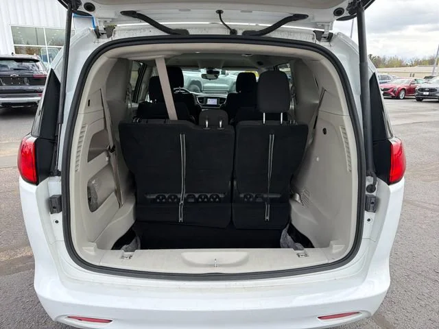Used 2023 White Chrysler LX image 5