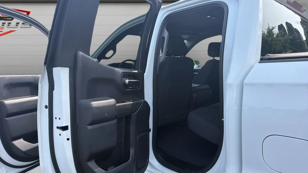 Used 2019 White Chevrolet Custom image 13