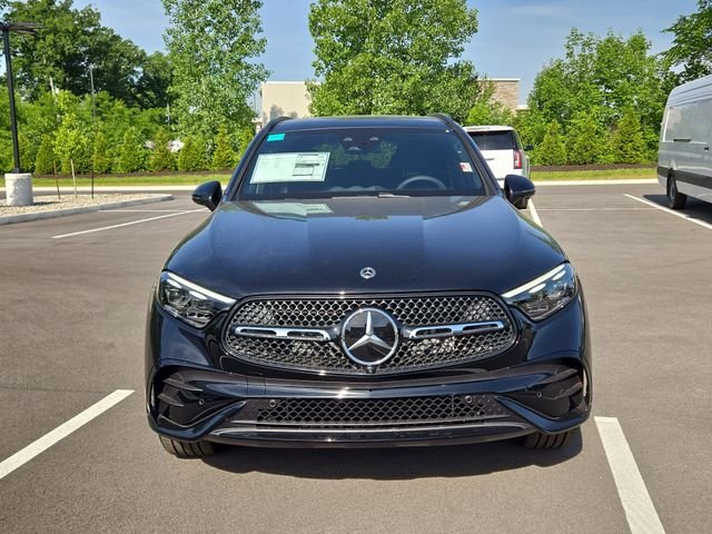 New 2026 Black Mercedes-Benz GLC300 image 8
