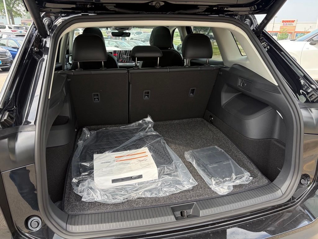 New 2026 Deep Black Pearl Volkswagen 2.0T SE image 25
