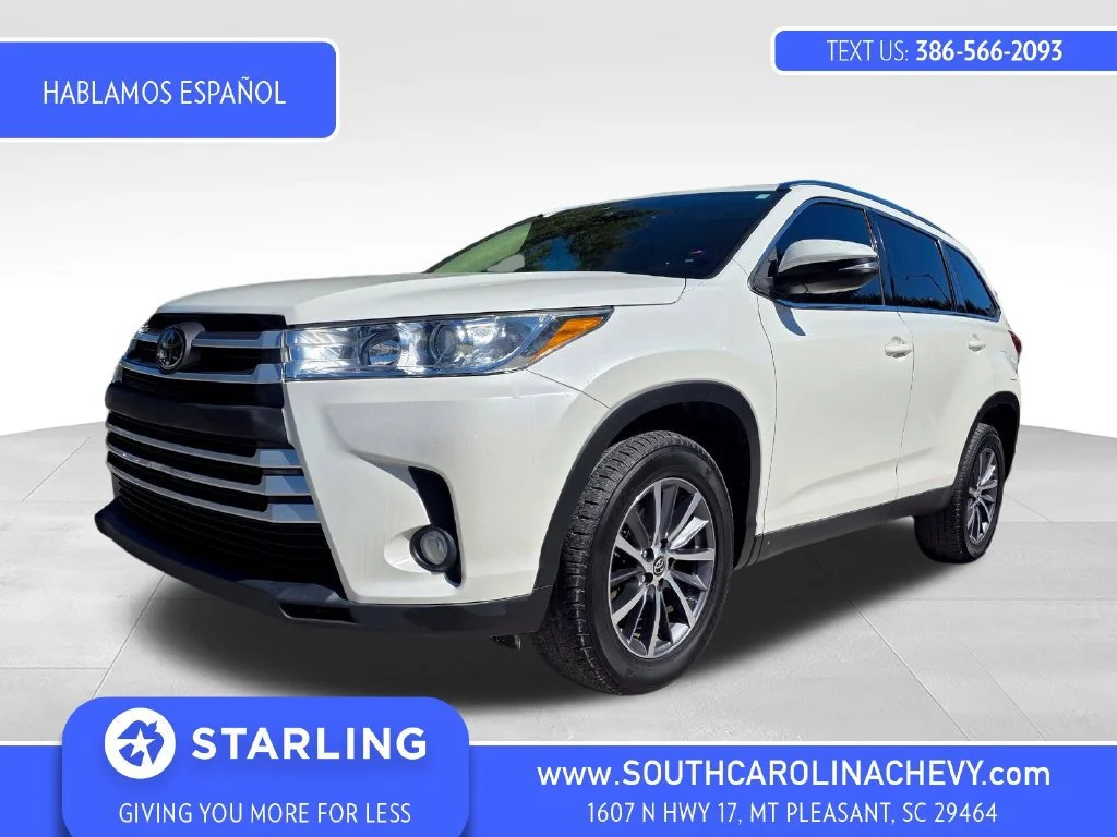 Used 2019  Toyota SE image 1