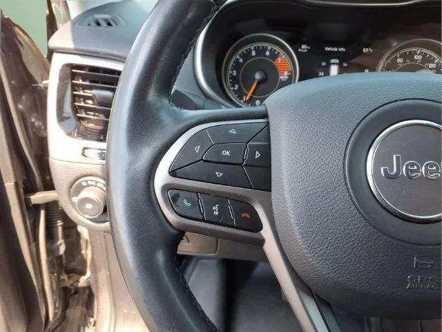 Used 2019 Gray Jeep Limited image 25