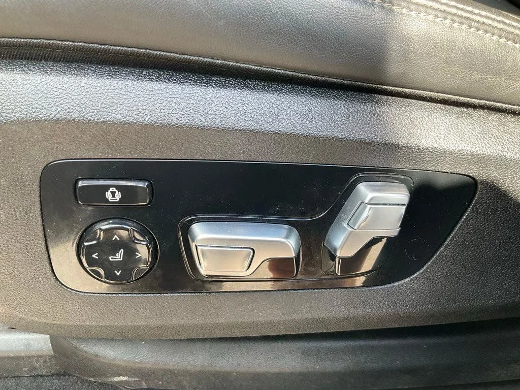 Used 2022 Black BMW xDrive40i image 18