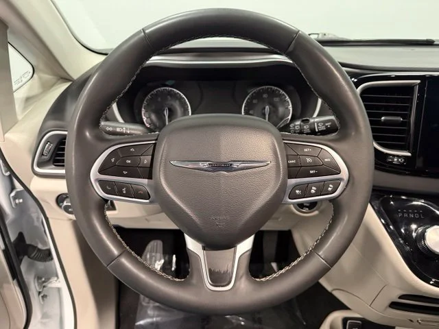 Used 2024 White Chrysler Touring L image 19