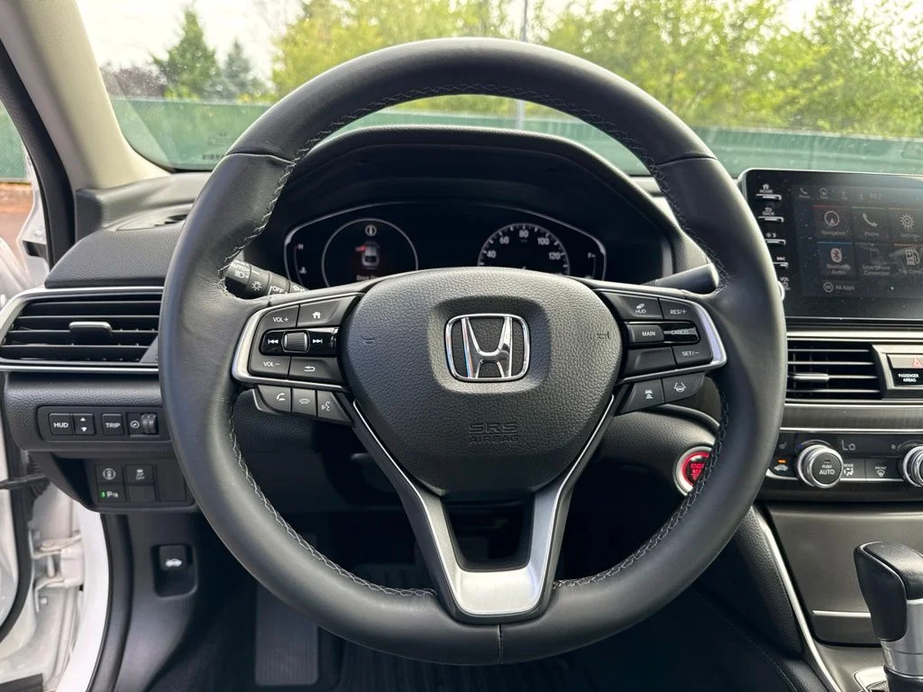 Used 2018 Platinum White Pearl Honda Touring image 10