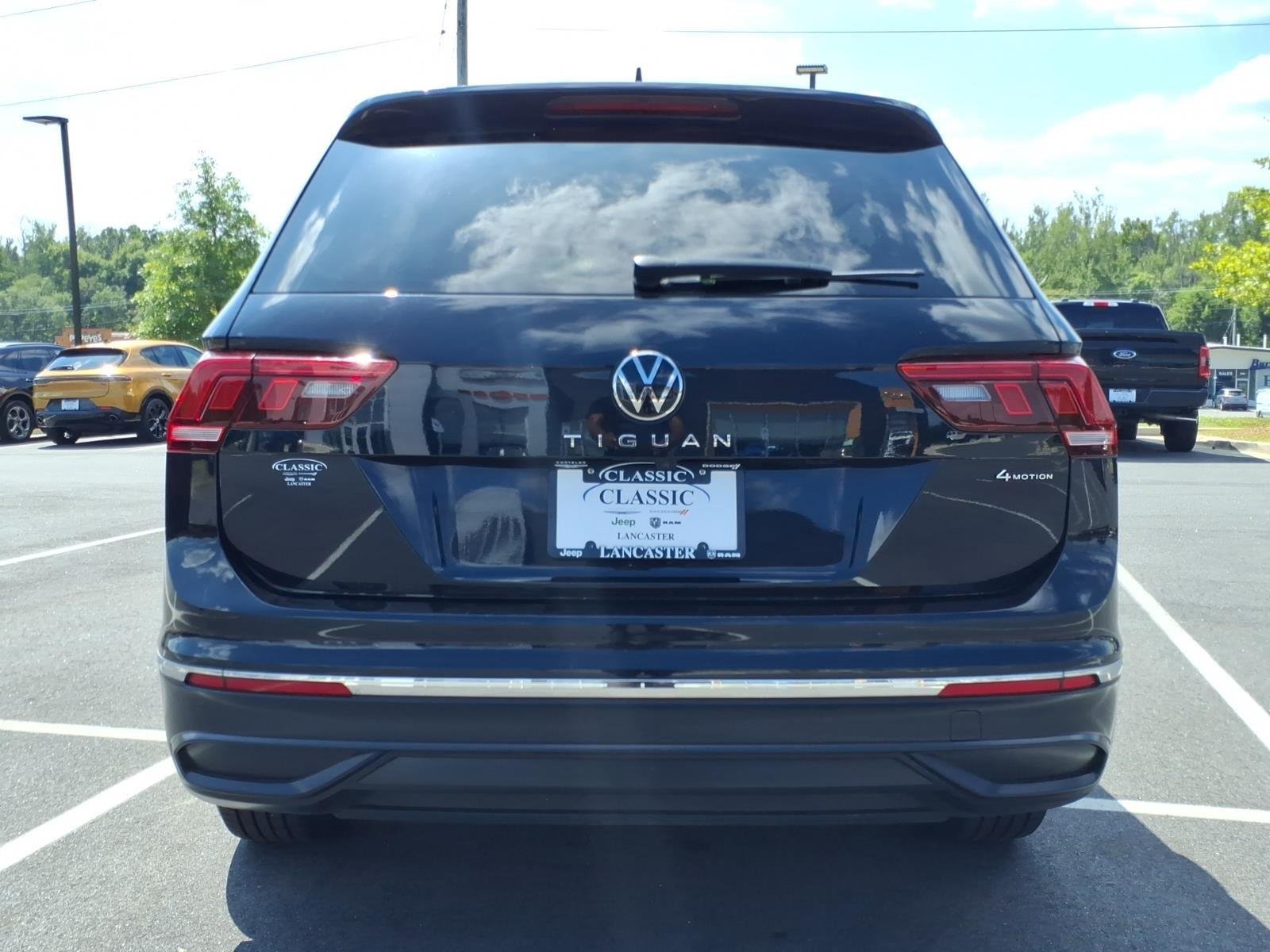 Used 2023  Volkswagen S image 16
