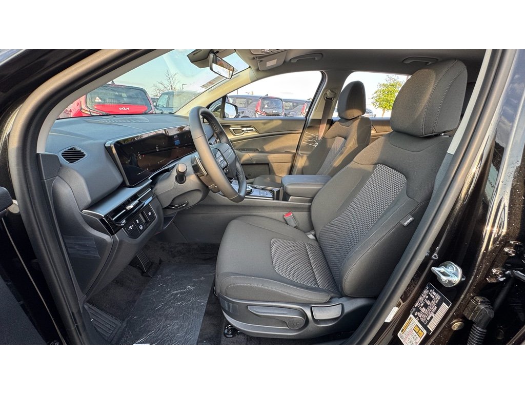 New 2026 Fusion Black Kia LX image 8