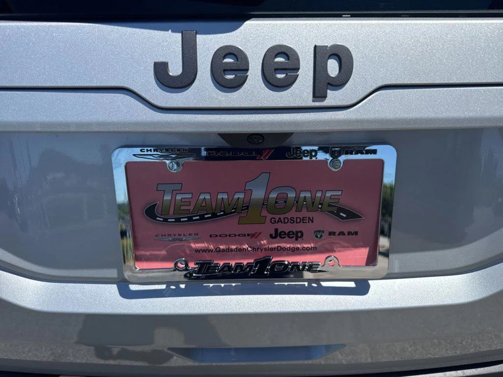 New 2026 Silver Zynith Clear-Coat Exterior Paint Jeep Limited image 44